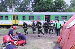 Strażacy podczas ćwiczeń taktyczno-bojowych 