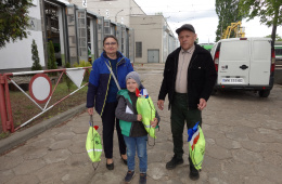 uczestnicy z upominkami
