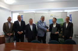 Przedstawiciele KM oraz Stadler na podpisaniu 