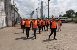 Reprezentacja KM oraz UMWM na prezentacji inwestycji zrealizowanych na terenie Sekcji Napraw i Eksploatacji Taboru w Tłuszczu