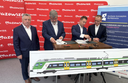 Przedstawiciele KM oraz Stadler podczas podpisania umowy