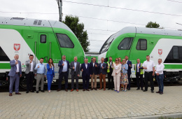 Reprezentacja KM oraz firmy Stadler na odbiorach 60 i 61 pojazdu FLIRT ER160