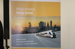 Plakat  konferencji prasowej poświęconej modernizacji linii kolejowej Grodzisk Mazowiecki – Warszawa Włochy.