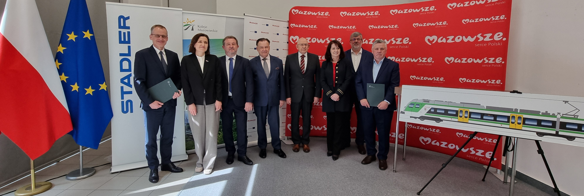 Przedstawiciele Urzędu Marszałkowskiego Województwa Mazowieckiego, Kolei Mazowieckich, Stadlera i Komisji Europejskiej na konferencji dotyczącej zakupu 14 pojazów FLIRT