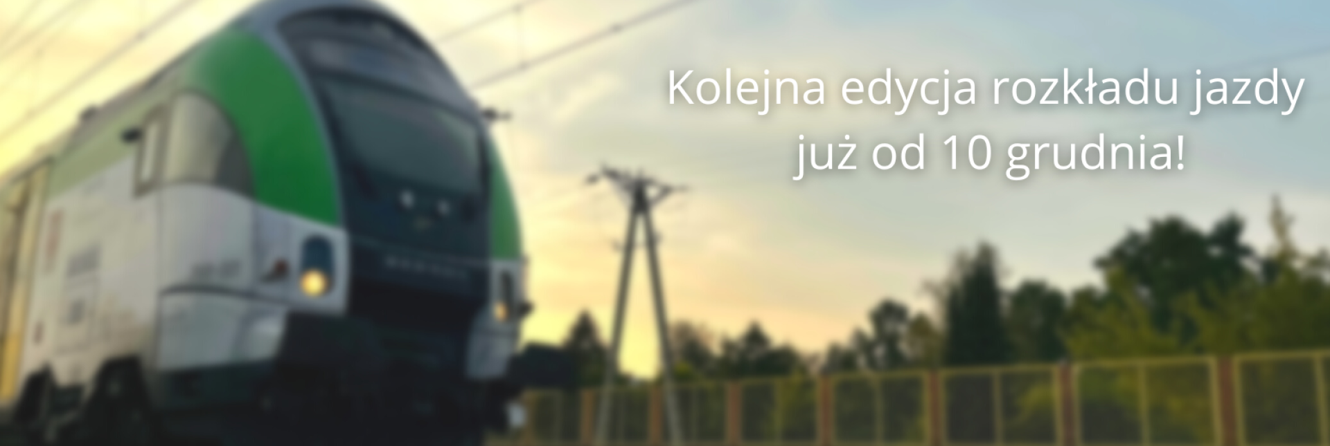 Pociąg KM wjeżdżający na stację w Cegłowie (pojazd piętrowy)